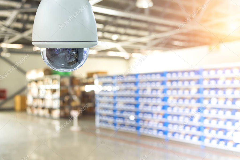 Cámaras de seguridad instaladas en un centro de distribución