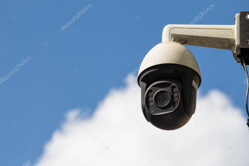 Cámara domo motorizada PTZ para vigilancia de áreas amplias
