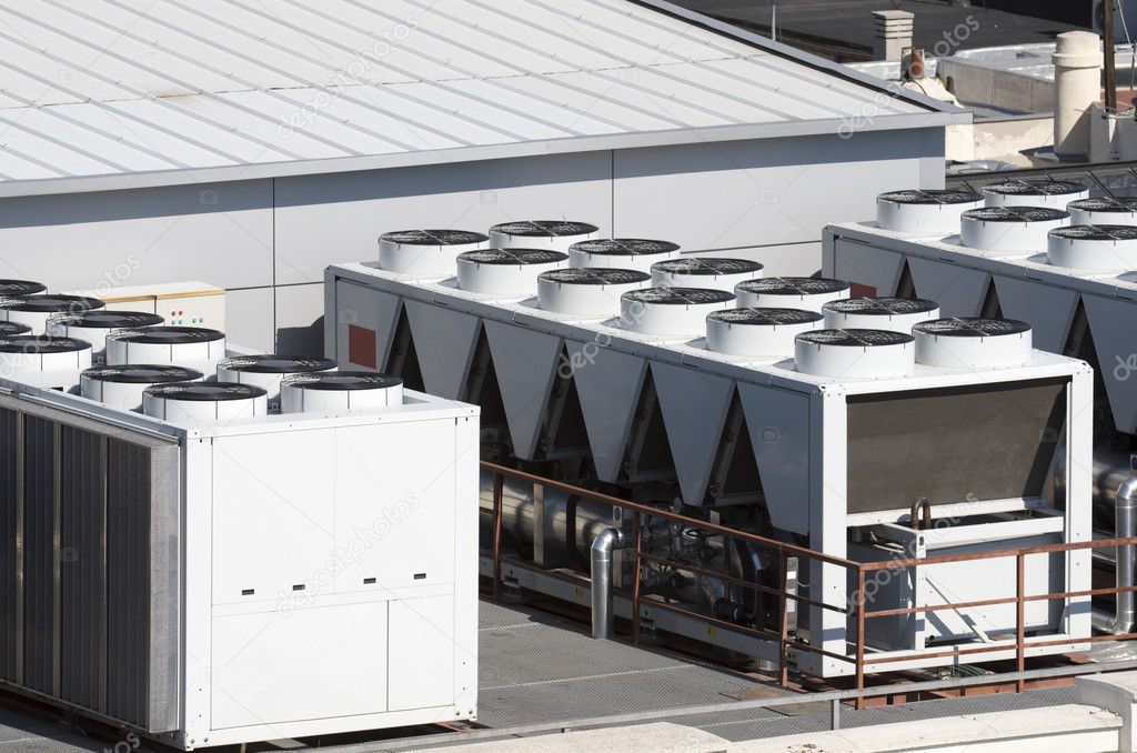 Equipos de climatización instalados en sala técnica